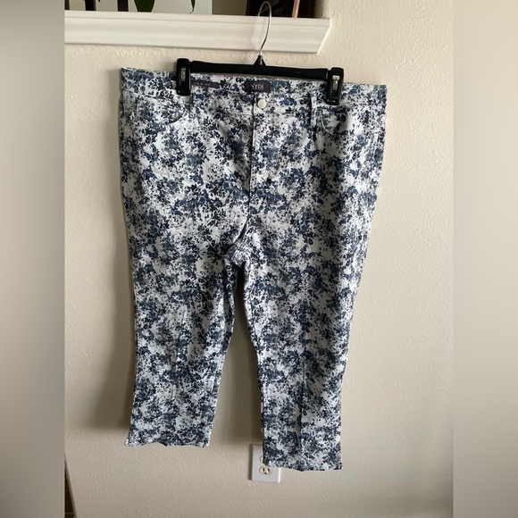 NYDJ Chloe Forest Lagoon Capri Jeans - Size 18 - Picture 3 of 5
